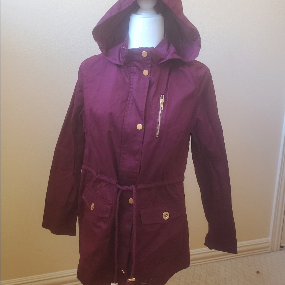 NEW GORGEOUS  SHADE OF BURGUNDY/PLUM RAIN JACKET W. HOOD